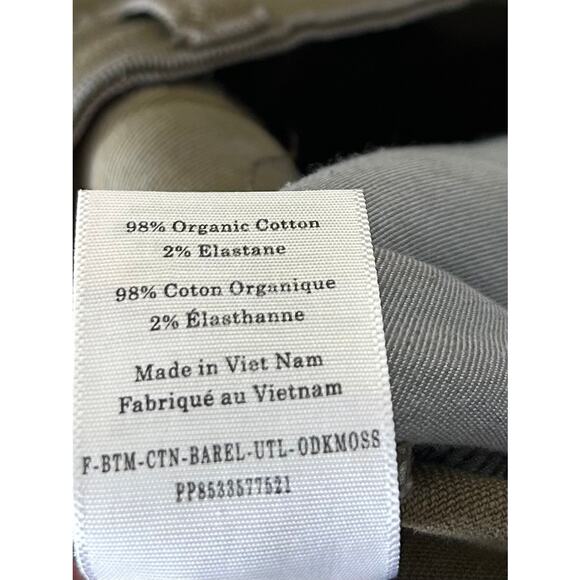 Everlane The Utility Barrel Pant in Dark Moss Green 8 - Picture 8 of 10